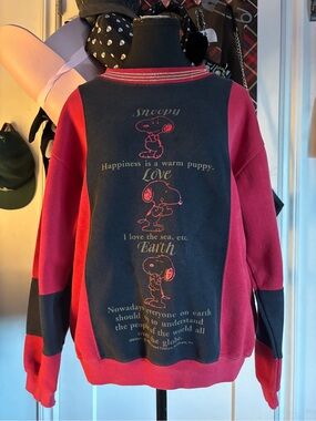 vintage 1985 Snoopy Graphic Red & Black Sweatshirt
